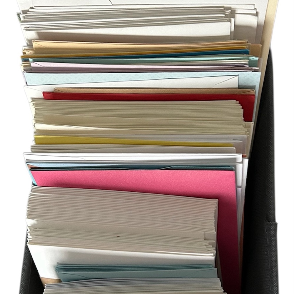 Envelopes in various sizes and colors - Picture 2 of 3